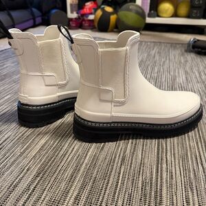 Hunter Sz 8 White Chelsea Rain Boots - Like New ☔️